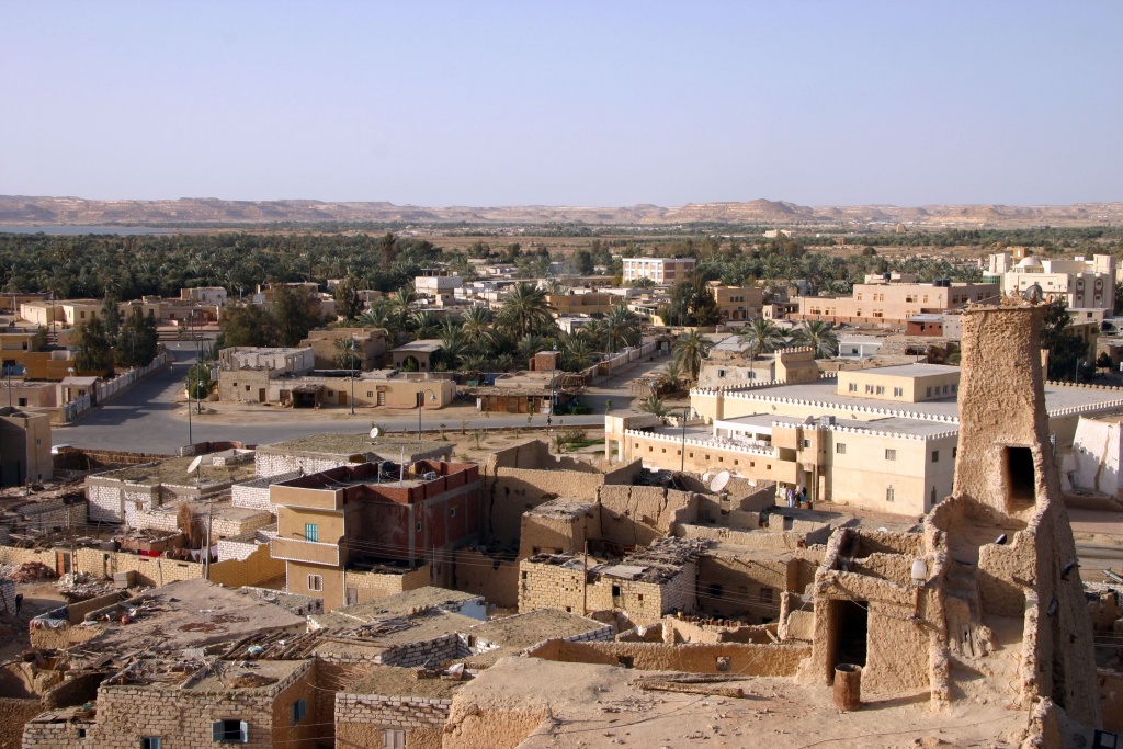 Modern Siwa has developed mainly in concrete around the old sentinel, which is slowly falling into disrepair. 