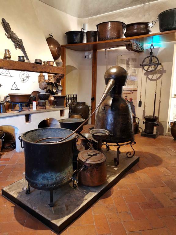 It's not surprising to find furniture and objects inherited from the alchemist's workshop in an apothecary's shop: an oven, a still for distillation, glass containers, mortars and pestles, etc.