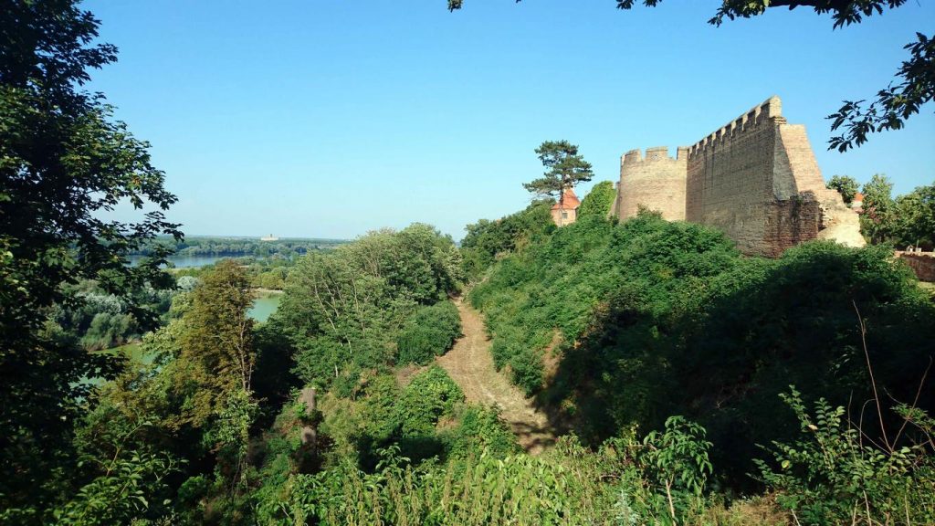 Pan de la forteresse d’Ilok dominant la rive croate danubienne.