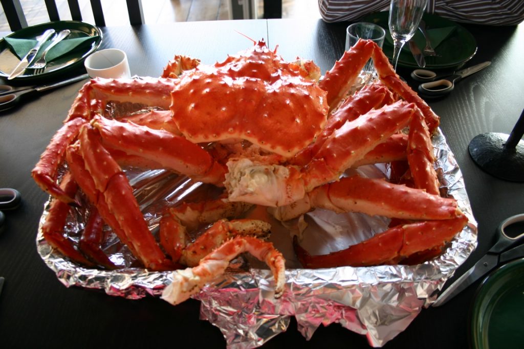 Crabe royal prêt à être dégusté.