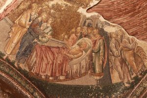 Au centre de la voûte du narthex intérieur montre Jésus guérissant un paralytique de Capharnaüm avec l'apôtre Pierre à côté de Jésus..