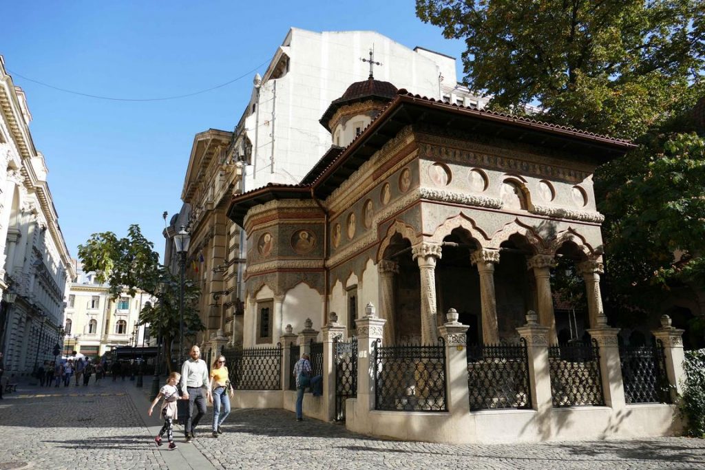 Roumanie. Bucarest. Achevée en 1724, l’église orthodoxe Stavropoleos abrite des icônes et des fresques remarquables.