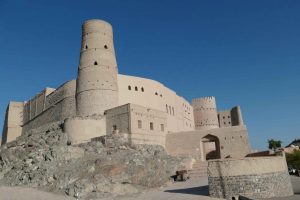 Oman. Fort de Bahla. L'architecture de L'Anantara est inspirée du fort de la ville de Bahla, situé à une soixantaine de kilomètres et classé au patrimoine mondial de l’Unesco.