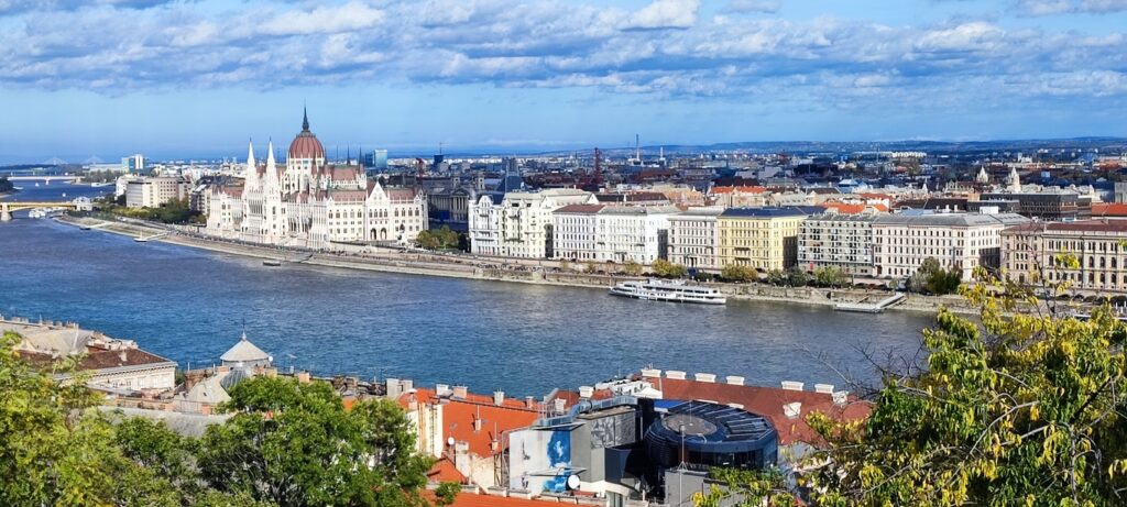 Hungary. View of Pest and the Danube from Buda Hill © B. Postel.