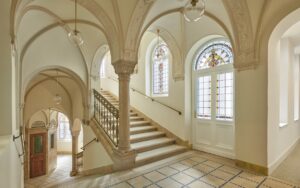 Hongrie. Budapest. Escaliers de l'hôtel Parisi Udvar.