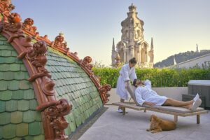 Hungary. Budapest. Hotel Parisi Udvar. Marquee on the terrace with its glazed tiles.