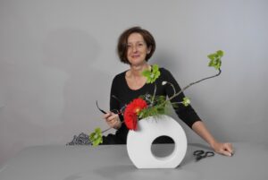 Christine Guillemot. Maître d'Ikebana de l'école Sogetsu.