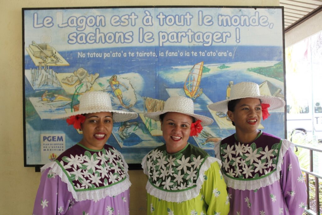 Polynesian women in mission dress. Sylvain Grandam.