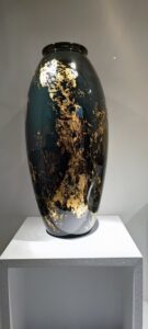 Deauville. Exposition Zao Wou-Ki.Hommage à Li Po - La lune et l'ombre. 2008. Email sur porcelaine. Manufacture Bernardaud, Limoges.