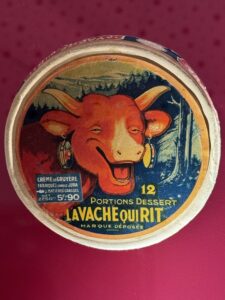Musée de la BD d'Angoulême. Affiche de La Vache qui rit, imaginée par le dessinateur Benjamin Rabier (1864-1939), dont le rire éternel orne la célèbre boîte de fromage fondu.