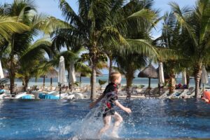Le Telfair Maurice. L'hôtel propose un baby club pour les petits de 3 mois à 3 ans, et un kids club à partir de 3 ans gratuits, Un séjour idéal pour les familles dans un lieu intimiste et chaleureux.