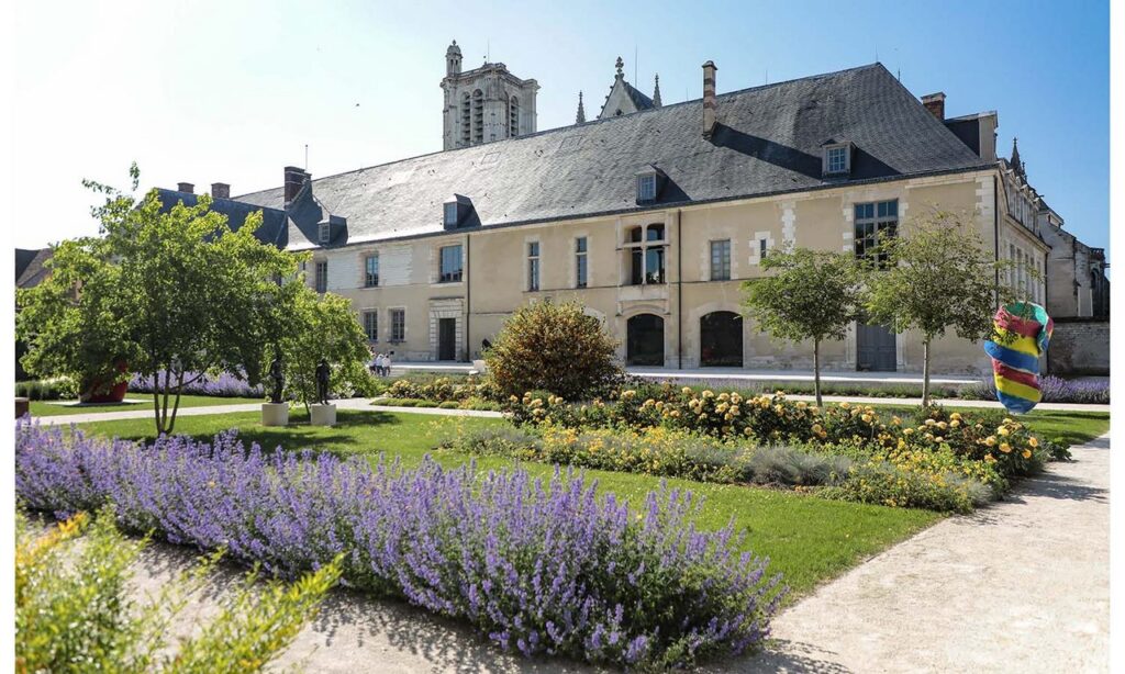 Musée d'art moderne de Troyes. Il a été créé en 1982, de la donation à l’Etat des collections réunies par Denise et Pierre Lévy, industriel textile troyen. Il est installé dans l’ancien évêché (classé monument historique en 1908). ©Carole Bell.