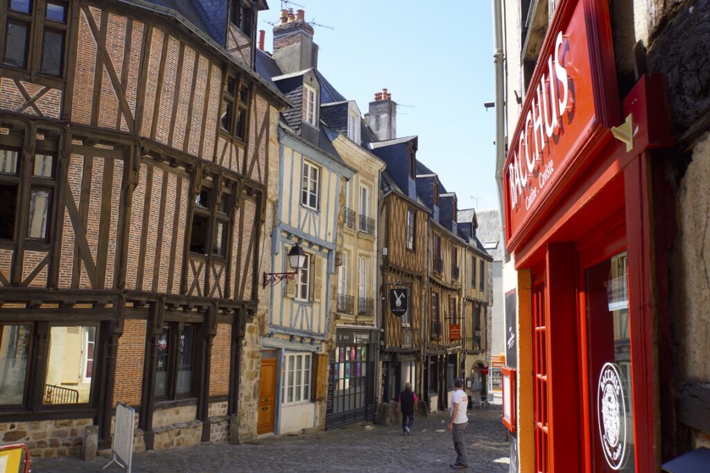 Le Mans. Promenez-vous dans les ruelles bordées de magnifiques maisons à colombages.