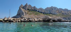 Marseille. L'île Maïre et ses crêtes dentelées dans le quartier des Goudes, en face de la baie des singes.