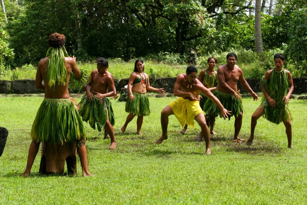 Îles Marquises. Danseurs à Nuku Hiva Hatiheu. B. Postel.