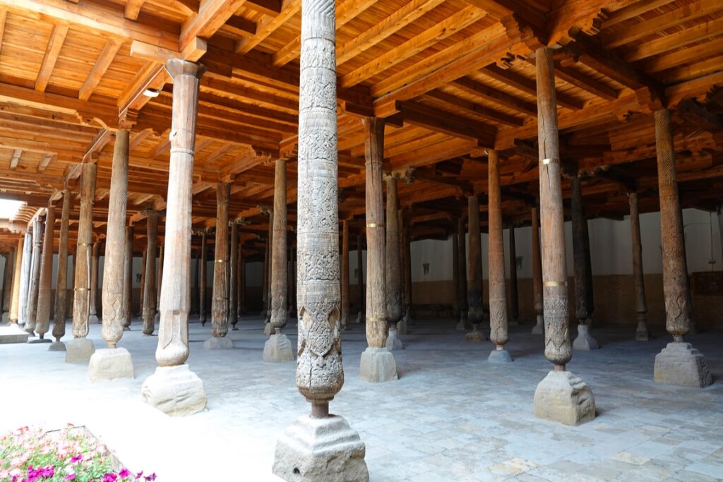 Khiva. It was commissioned by Abdourahman Mechar, a high-ranking dignitary of the Khan.