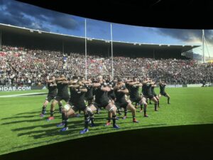 Nouvelle Zélande. Haka de l'équipe des all Blacks avant un match de rugby. Rémi Barbier.