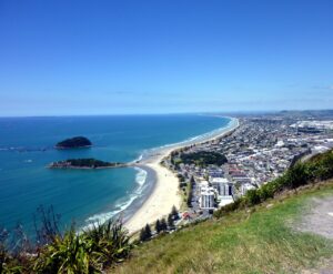 Nouvelle-Zélande. Sur la côte est de l'île nord, Tauranga se situe sur la baie de l'Abondance. Le port de Tauranga est le plus grand port de commerce de Nouvelle-Zélande. Celina Schou/pixabay.