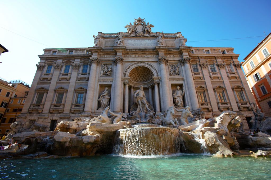 Italie. Rome. Dessinée par Nicola Salvi et terminée en 1762, la Fontaine de Trévi représente le triomphe de Neptune.  Brigitte Postel.