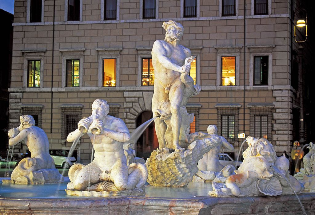 Italie. Rome. Fontaine du Maure. Le maure est un personnage allégorique, représentant les peuples de la mer Méditerranée, et symbolise la force et la lutte contre les éléments marins. Tandis que le dauphin  est le messager de Neptune dans la mythologie romaine. Sylvain Grandadam. 