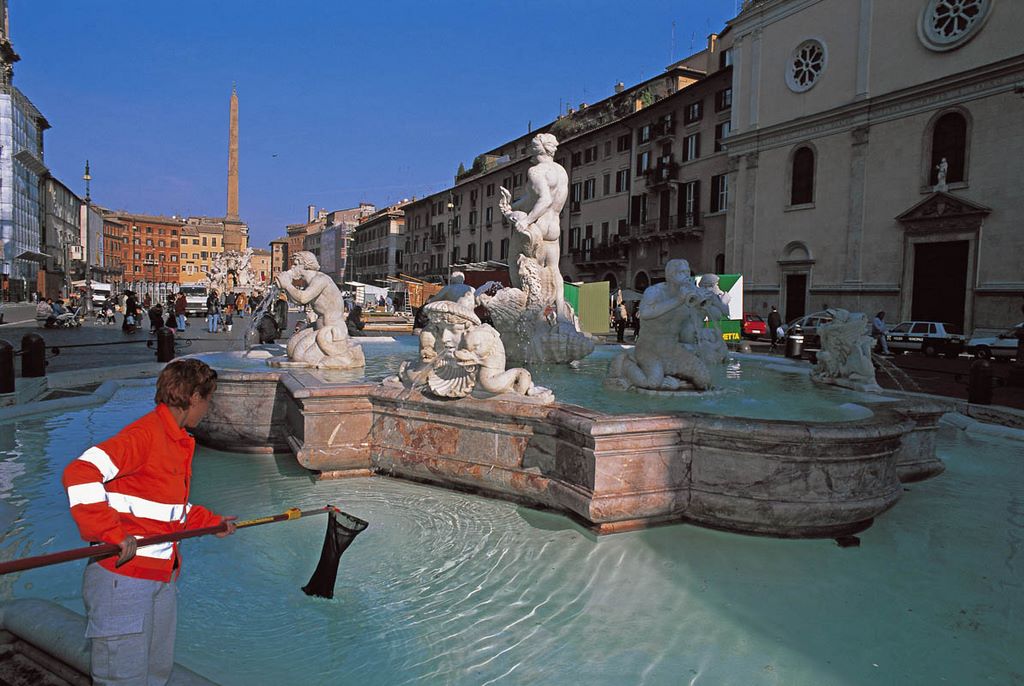 Italie. Rome. La fontaine du Maure est entourée de tritons soufflant dans de grands coquillages. Sylvain Grandadam.
