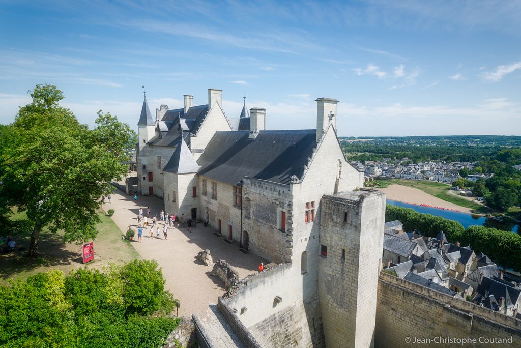 France. Chinon fortress Rounding the bend in the courtyard, the façade of the royal dwelling comes into view: its ogival windows open onto the valley, framing the landscape like so many paintings. JC. Coutand.