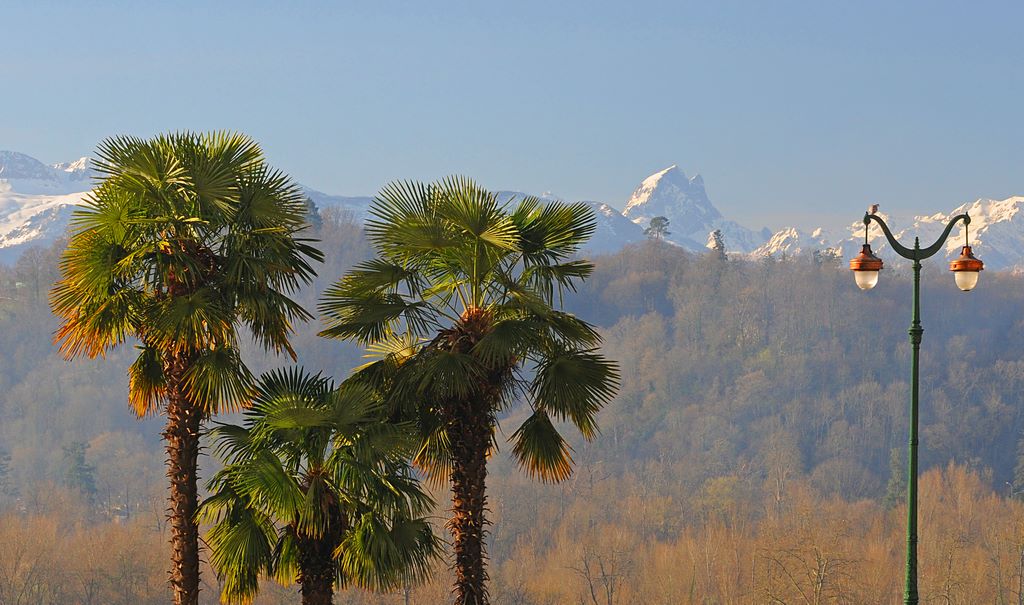 France. The Boulevard des Pyrénées, with its 180° panoramic view of the Pyrenees, is Pau's landmark.