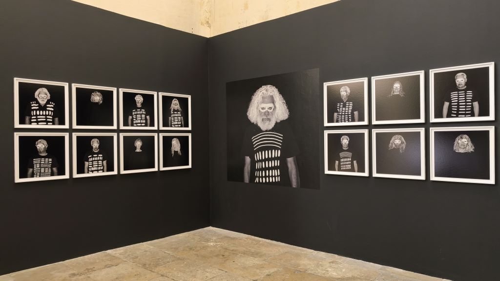 France. Maree Clarke is linked to the Mutti Mutti, Yorta Yorta, BoonWurrung/Wemba Wemba communities. Her portraits evoke the ritual practices of Australia's indigenous tribes. B. Postel.