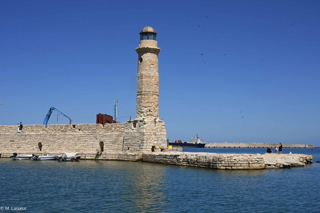 Crète. Haut de 9 mètres, le phare égyptien de Rethymnon a été construit dans les années 1830, à l’époque où l’empire ottoman contrôlait l’île et la céda aux Égyptiens. © M. Lasseur.