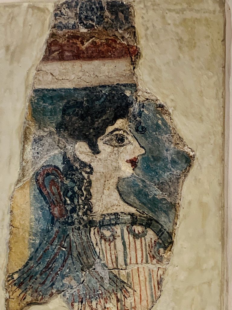 Crète. Musée archéologique de Rethymnon. La Parisienne est le surnom donné à un morceau de fresque retrouvé pendant les fouilles de la ville de Cnossos. M. Lasseur.