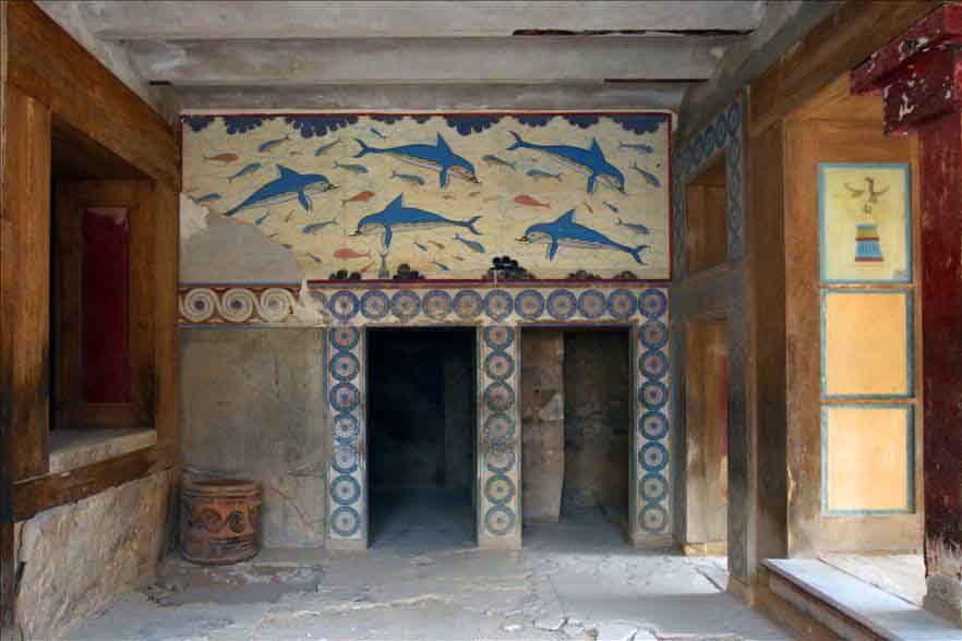 Crete. Knossos Palace. lIn the royal flats, the queen's megaron, decorated with the "fresco of the dolphins", underlines the Minoans' love of marine life. B. Postel.