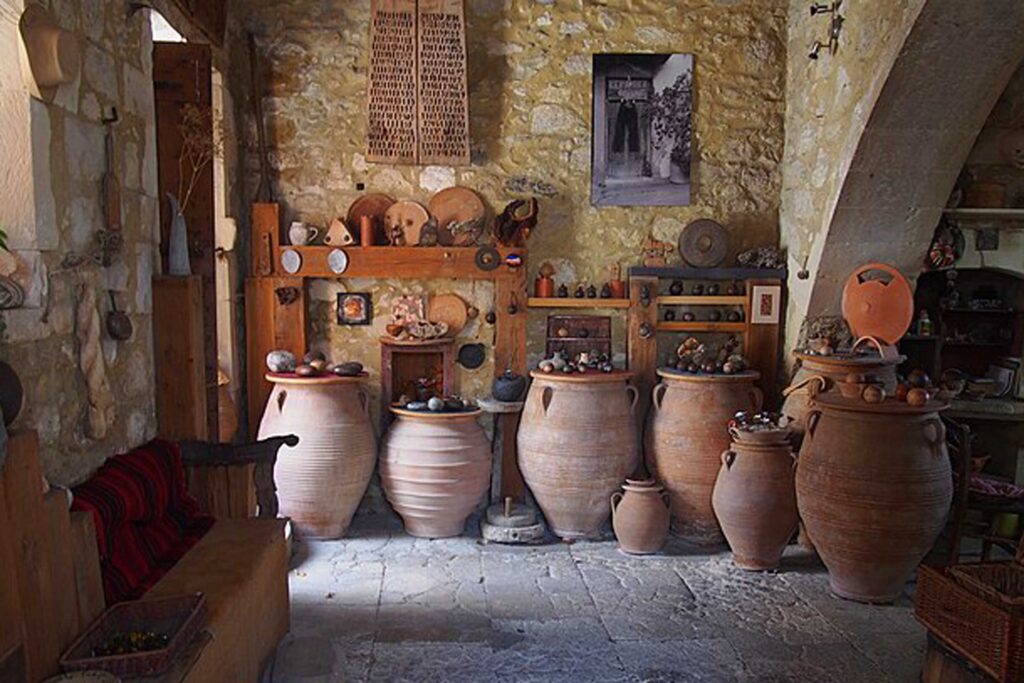 Ctète. The village of Margaritès has made pottery and ceramics its speciality. C. Messier/Commons.