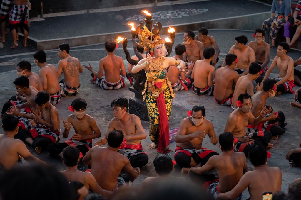 Indonesia. Bali. When young girls go into a trance, they sway back and forth, muttering words in husky voices. Anom Harya/Commons.
