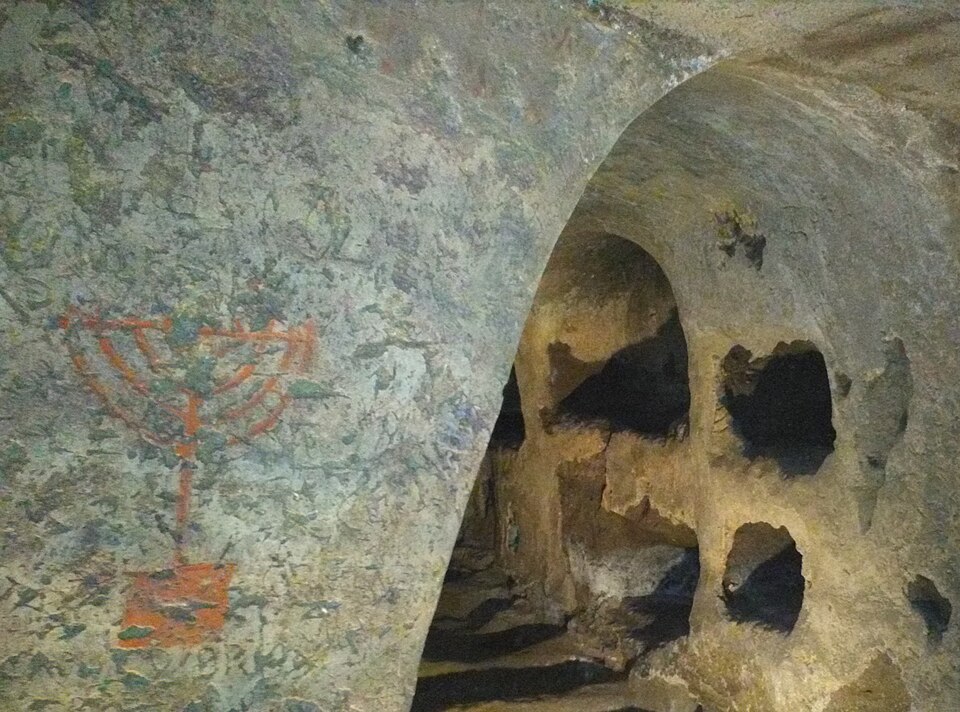 Italy. Venosa. The Jewish catacombs, discovered in the 19th century, bear witness to the presence of a thriving Jewish community between the 4th and 7th centuries, a rare occurrence in southern Italy. GiovanniPZ/Commons.