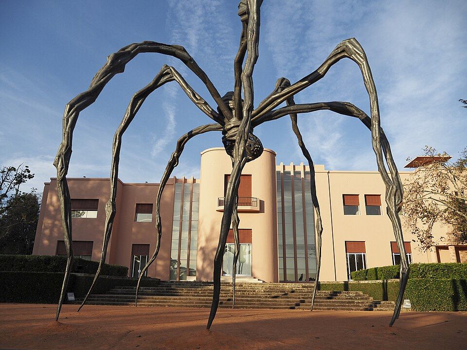 Portugal. Porto. Fondation Serralves. Une des 41 araignées de Louise Bourgeois. BexWalton/Commons.
