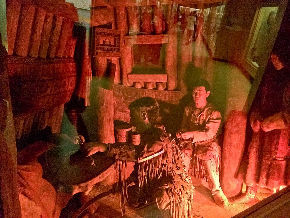 Russie. Diorama (reconstitution en trois dimensions) d'une séance de guérison par un chamane. Stout Hall of Asian Peoples, American Museum of Natural History.