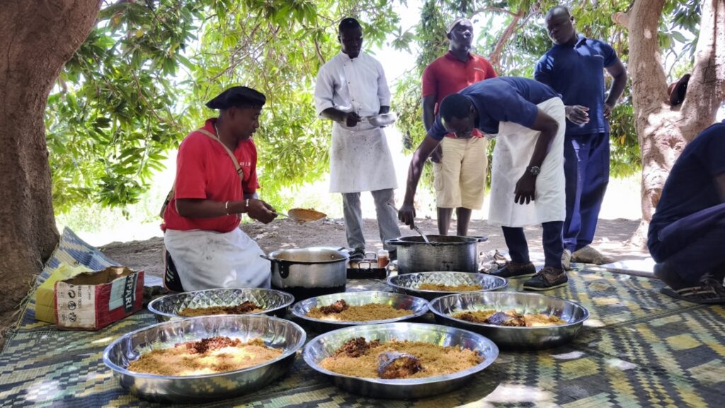 Senegal. Picnic lunch with the traditional Senegalese dish: fish and rice, or «tiep bou dien». Once again, the cooks outdid themselves!