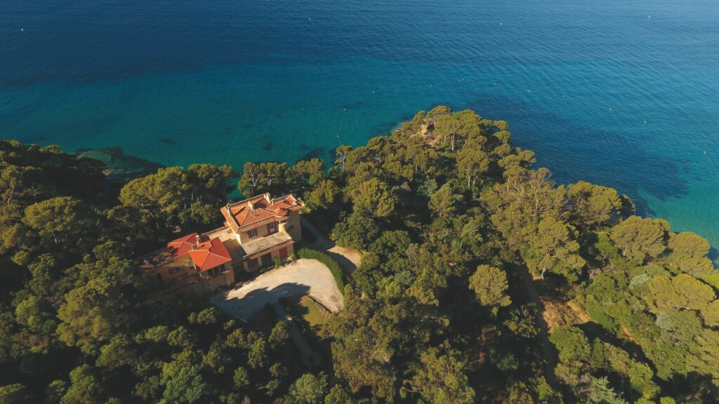 France. Le Domaine du Rayol dans le Var, vue aérienne. © Guillaume Exer.